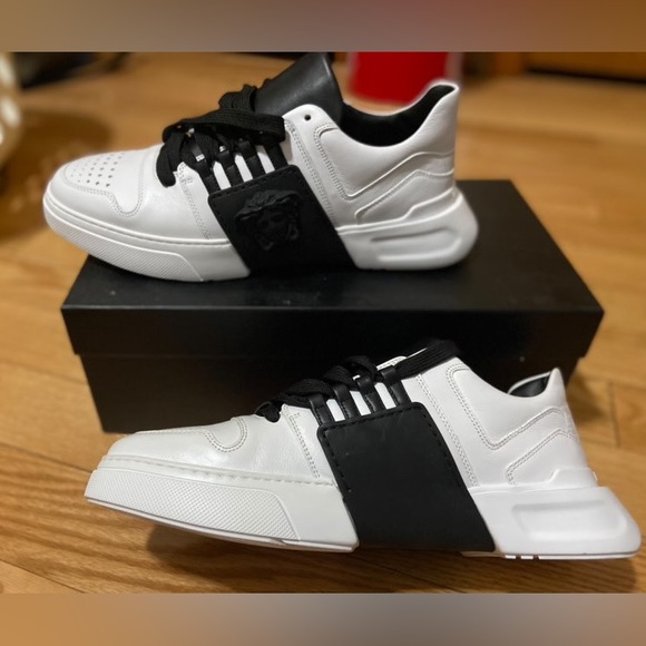 Brand new never worn Versace Medusa head sneaker - Picture 2 of 4